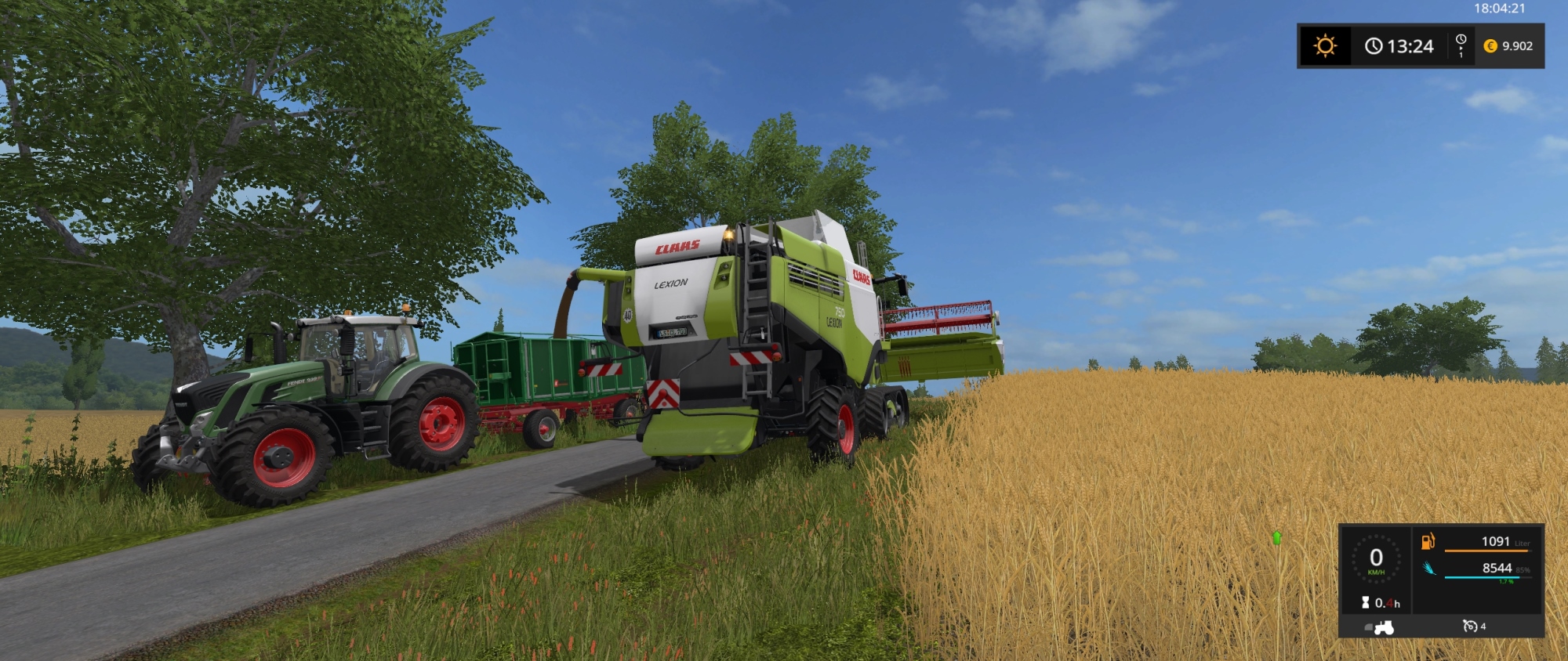 Der neue Lexion 750 TT befördert die erste Gerste in den Hänger :-)